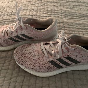 Womens adidas tennis shoes size 9.